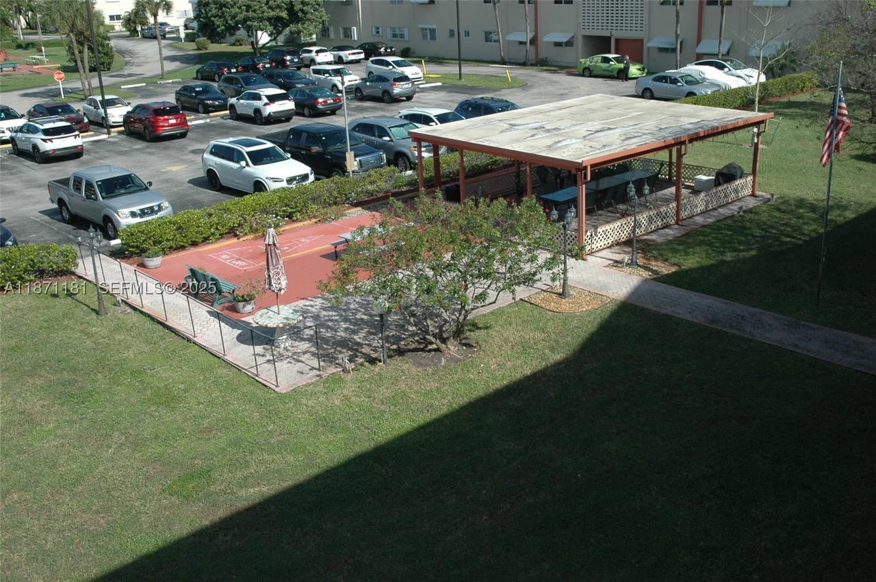 Real estate property located at 5300 Washington St Q307, Broward, Beverly Hills Condo Numbe, Hollywood, FL