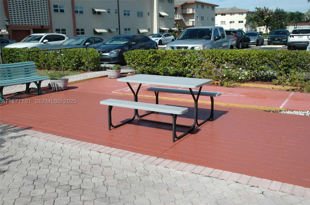 Real estate property located at 5300 Washington St Q307, Broward, Beverly Hills Condo Numbe, Hollywood, FL