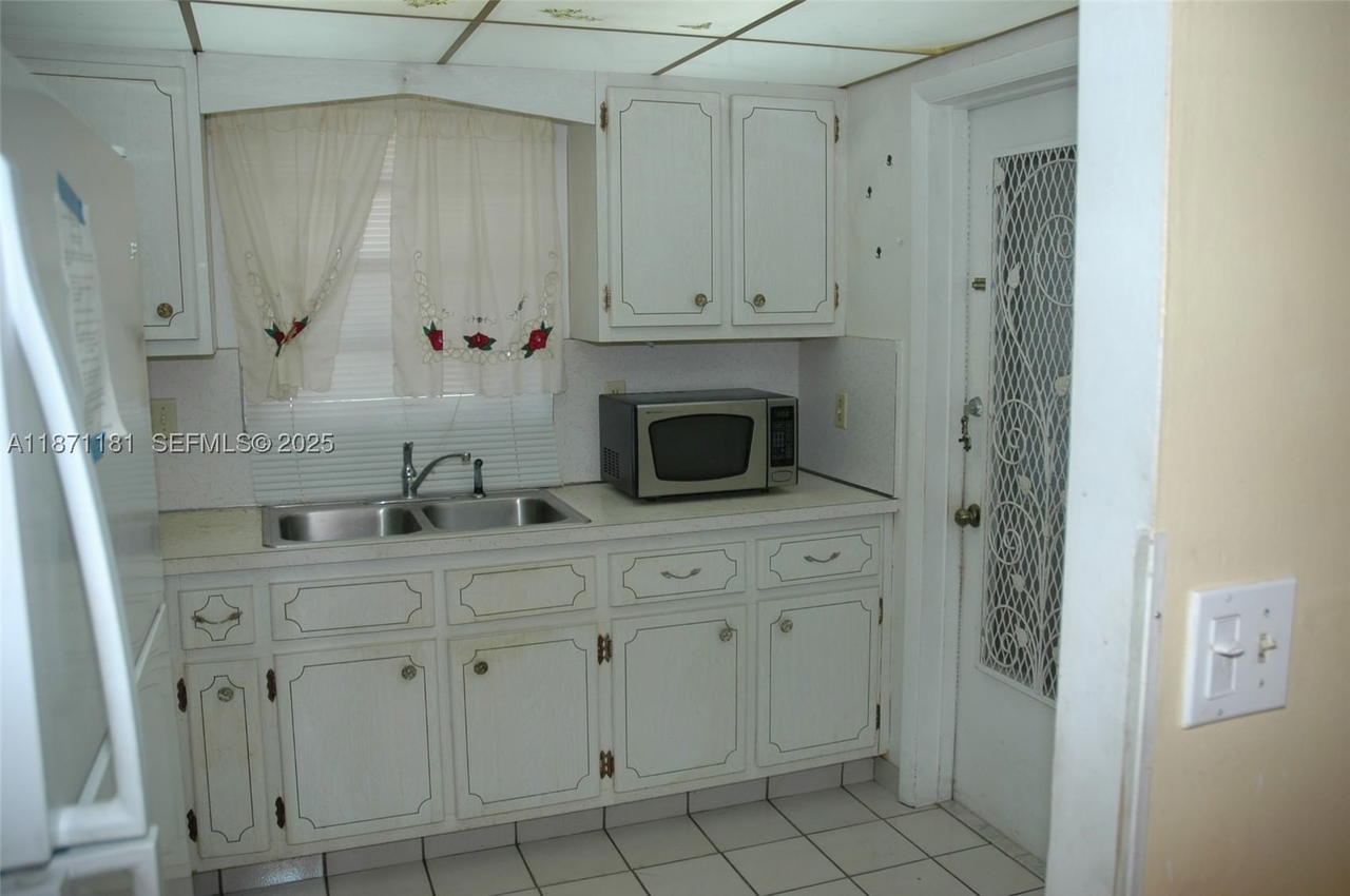 Real estate property located at 5300 Washington St Q307, Broward, Beverly Hills Condo Numbe, Hollywood, FL