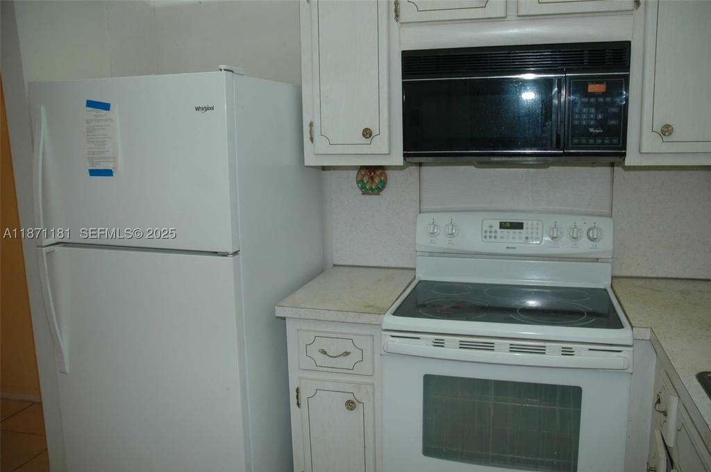 Real estate property located at 5300 Washington St Q307, Broward, Beverly Hills Condo Numbe, Hollywood, FL