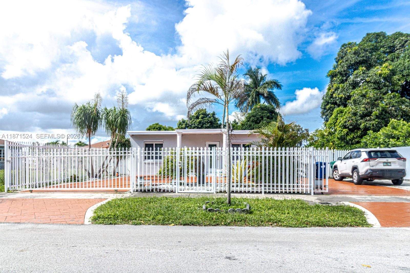 Real estate property located at 15600 157th St Rd, Miami-dade, Bunche Park, Miami Gardens, FL