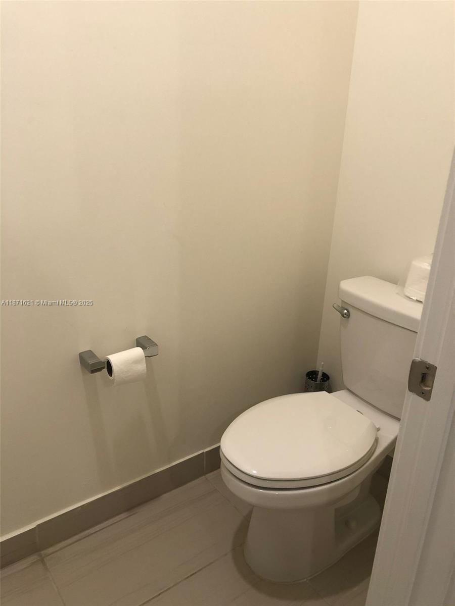 Real estate property located at 8045 105th Ct, Miami-dade, Grand Bay South, Doral, FL