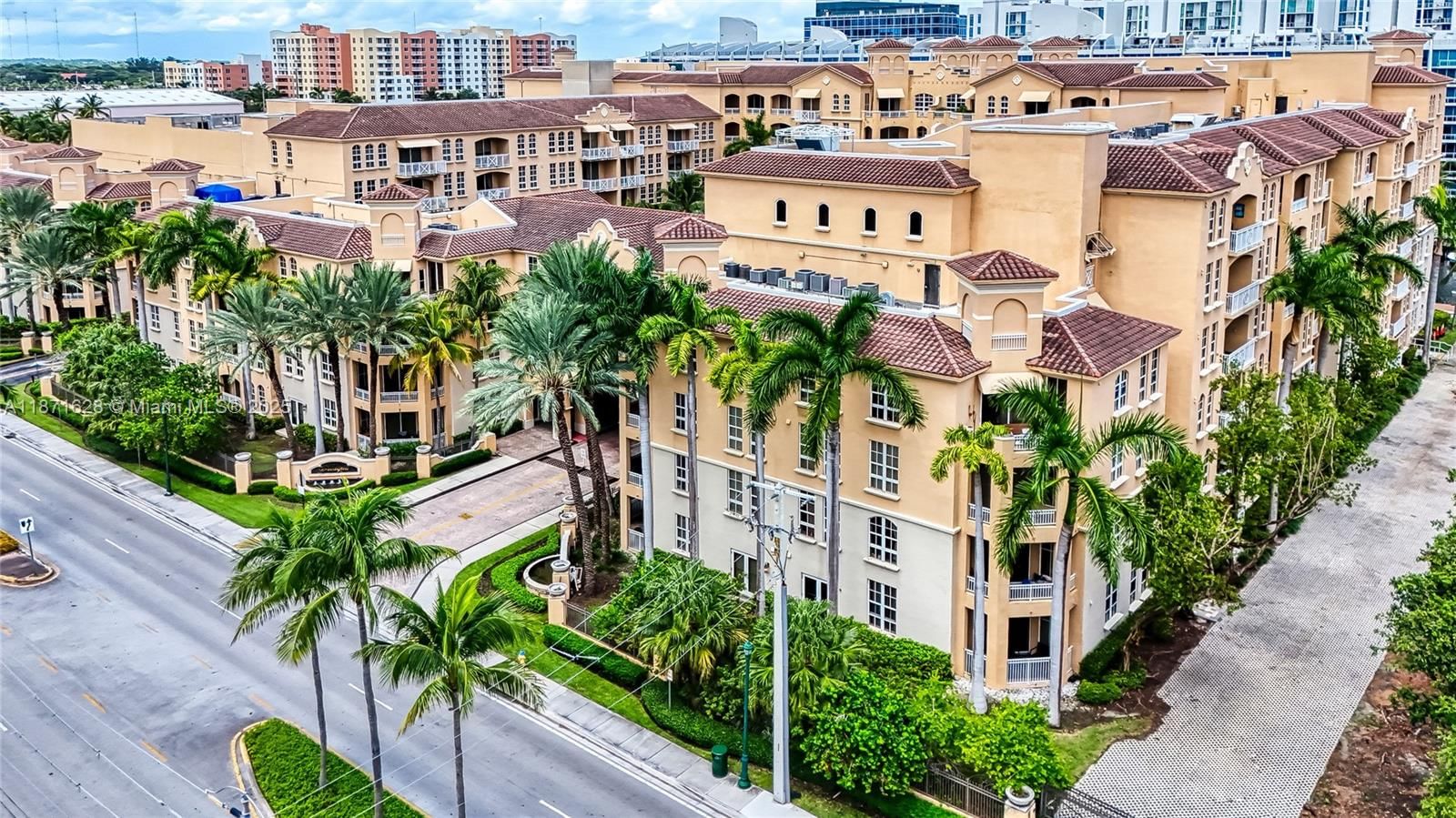 Real estate property located at 3001 185th St #135, Miami-dade, Alaqua Condo, Aventura, FL