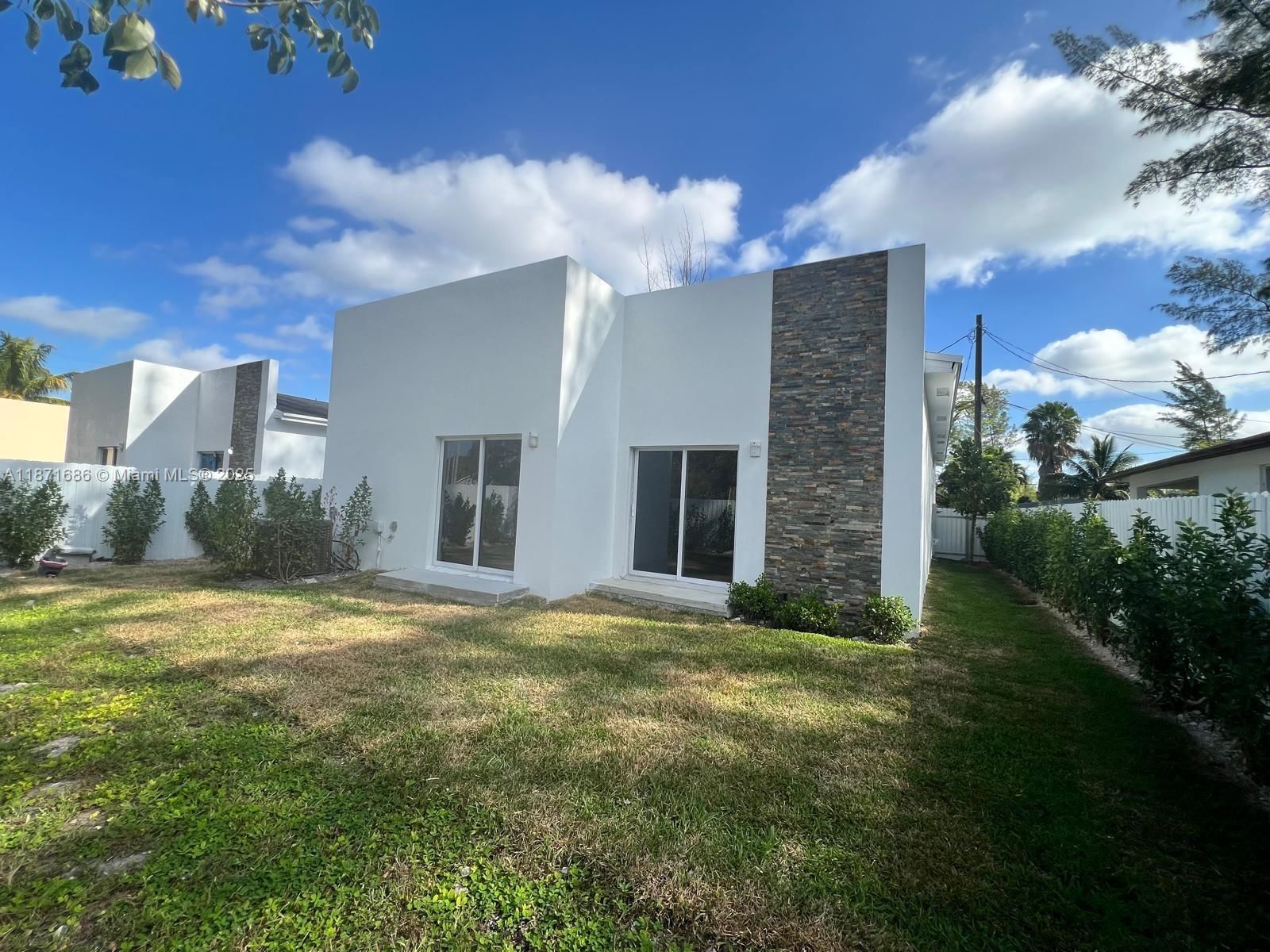 Real estate property located at 2421 23rd Ln, Broward, Arrowhead Estates, Fort Lauderdale, FL
