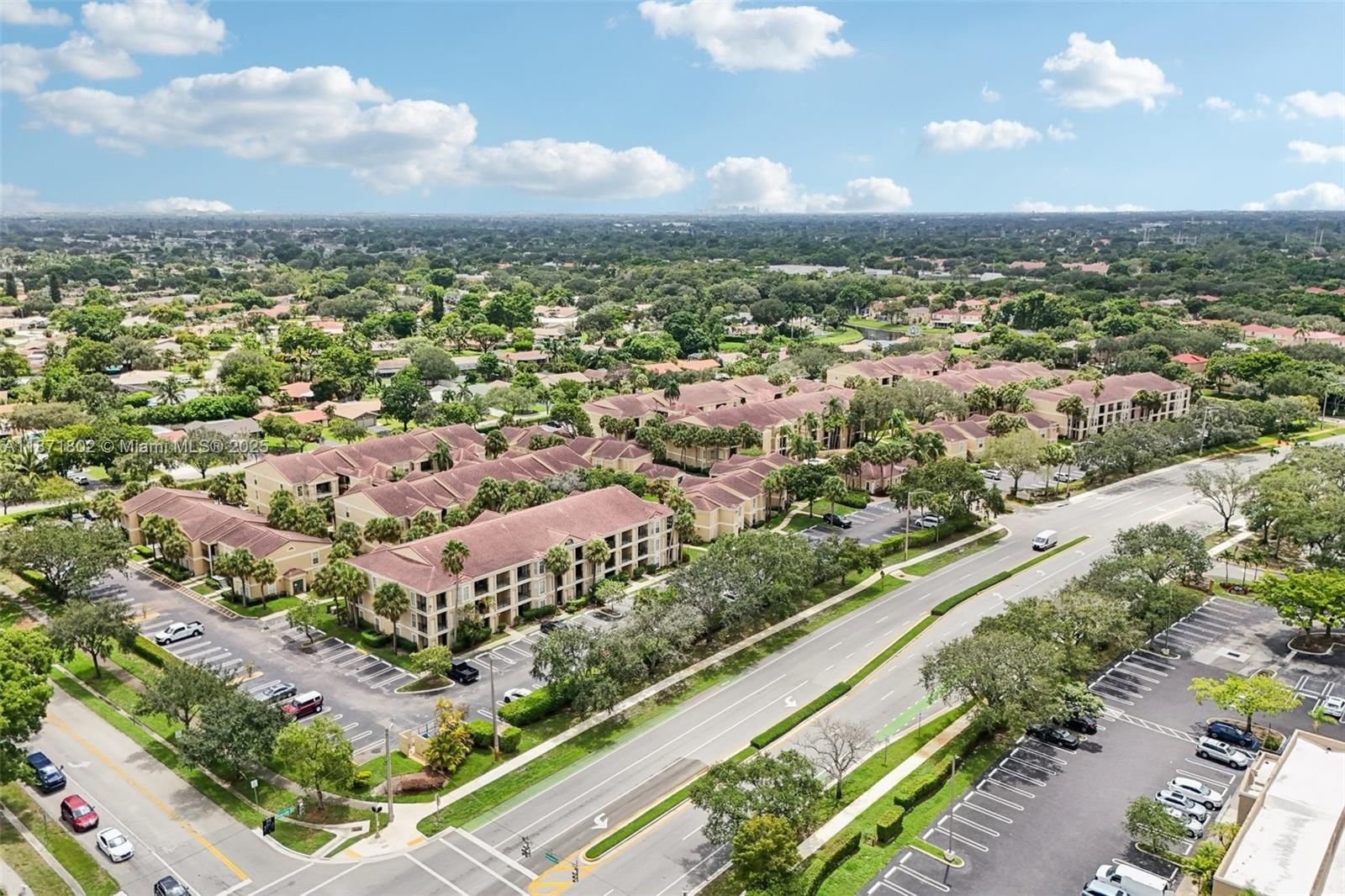 Real estate property located at 915 Riverside Dr #523, Broward, Savannah At Riverside Con, Coral Springs, FL