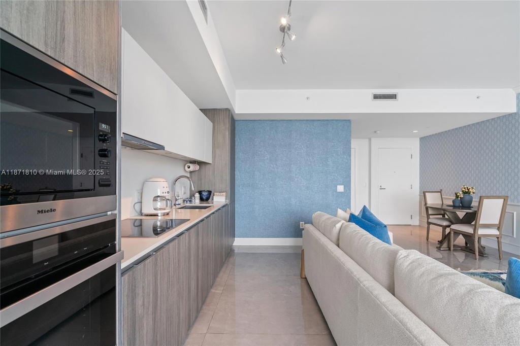 Real estate property located at 2900 7th Ave #1804, Miami-dade, Biscayne Beach Condo, Miami, FL