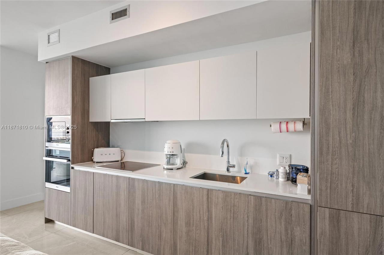 Real estate property located at 2900 7th Ave #1804, Miami-dade, Biscayne Beach Condo, Miami, FL