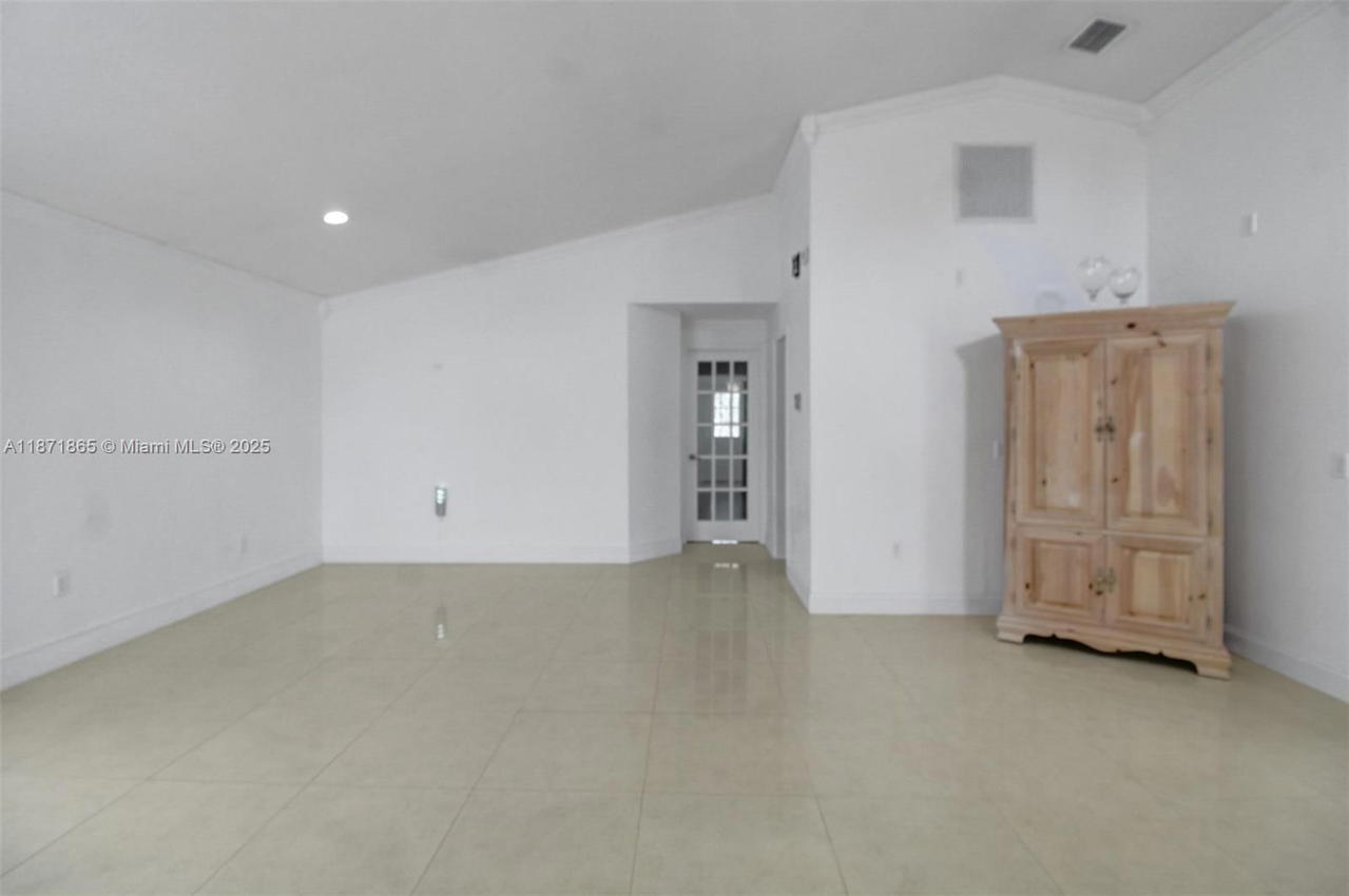 Real estate property located at 9930 48th St, Miami-dade, Tropical Estates 1st Addn, Miami, FL