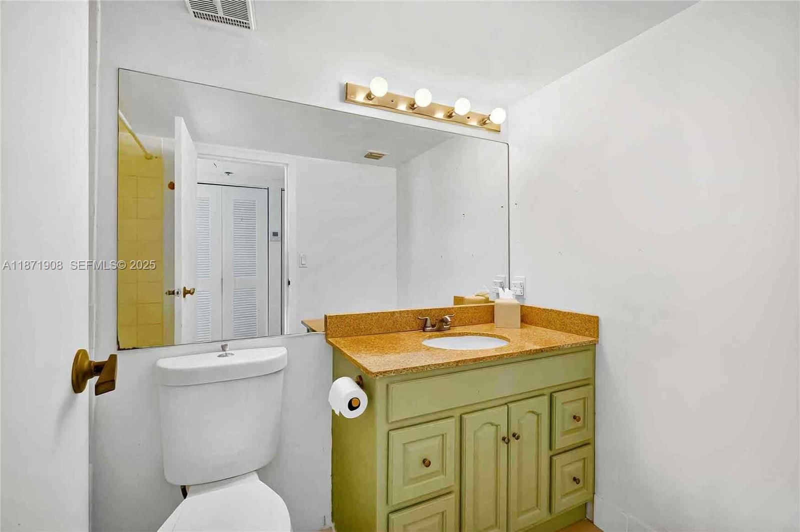 Real estate property located at 7601 Treasure Dr #2222, Miami-dade, The Grandview Palace Cond, North Bay Village, FL