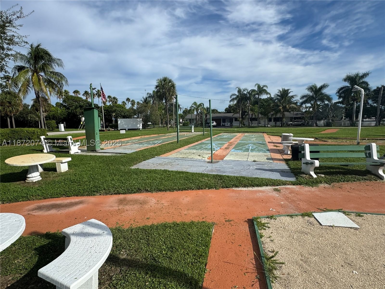 Real estate property located at 815 10th Ter #15V, Broward, Rolen Lake Gardens Co-op, Hallandale Beach, FL