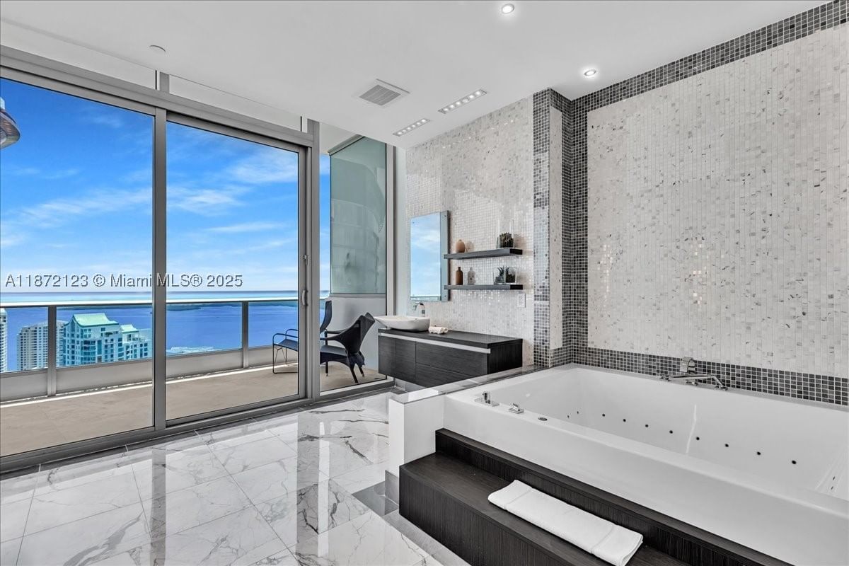 Real estate property located at 200 Biscayne Boulevard Way PH 5401, Miami-dade, Epic West Condo, Miami, FL