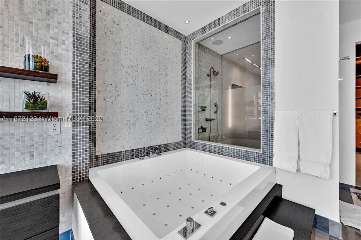 Real estate property located at 200 Biscayne Boulevard Way PH 5401, Miami-dade, Epic West Condo, Miami, FL