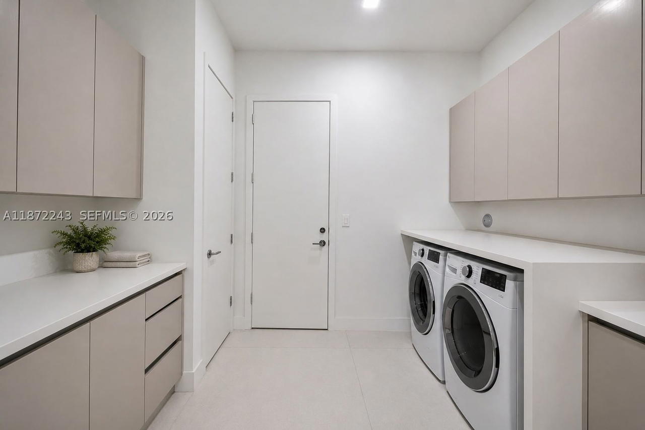 Real estate property located at 8620 112 ST, Miami-dade, N/a, Miami, FL