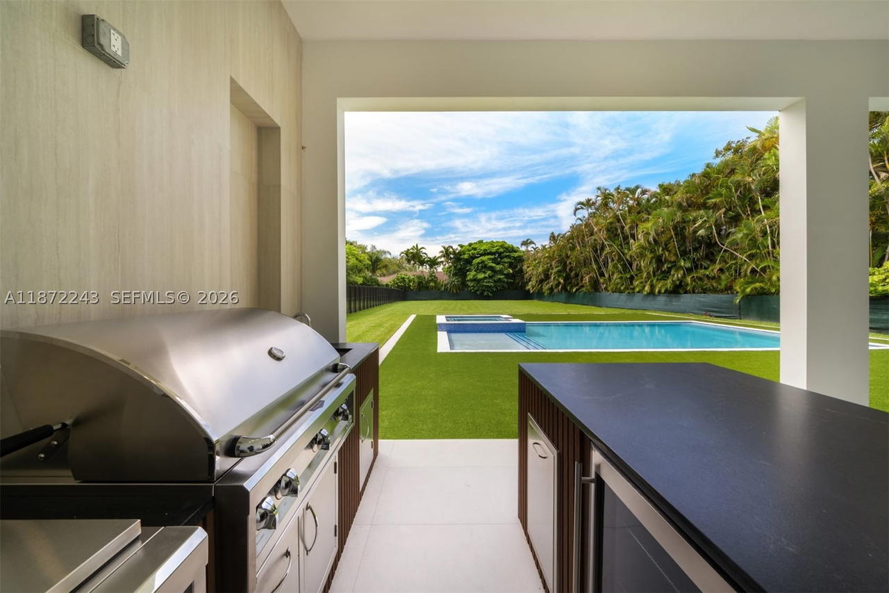 Real estate property located at 8620 112 ST, Miami-dade, N/a, Miami, FL