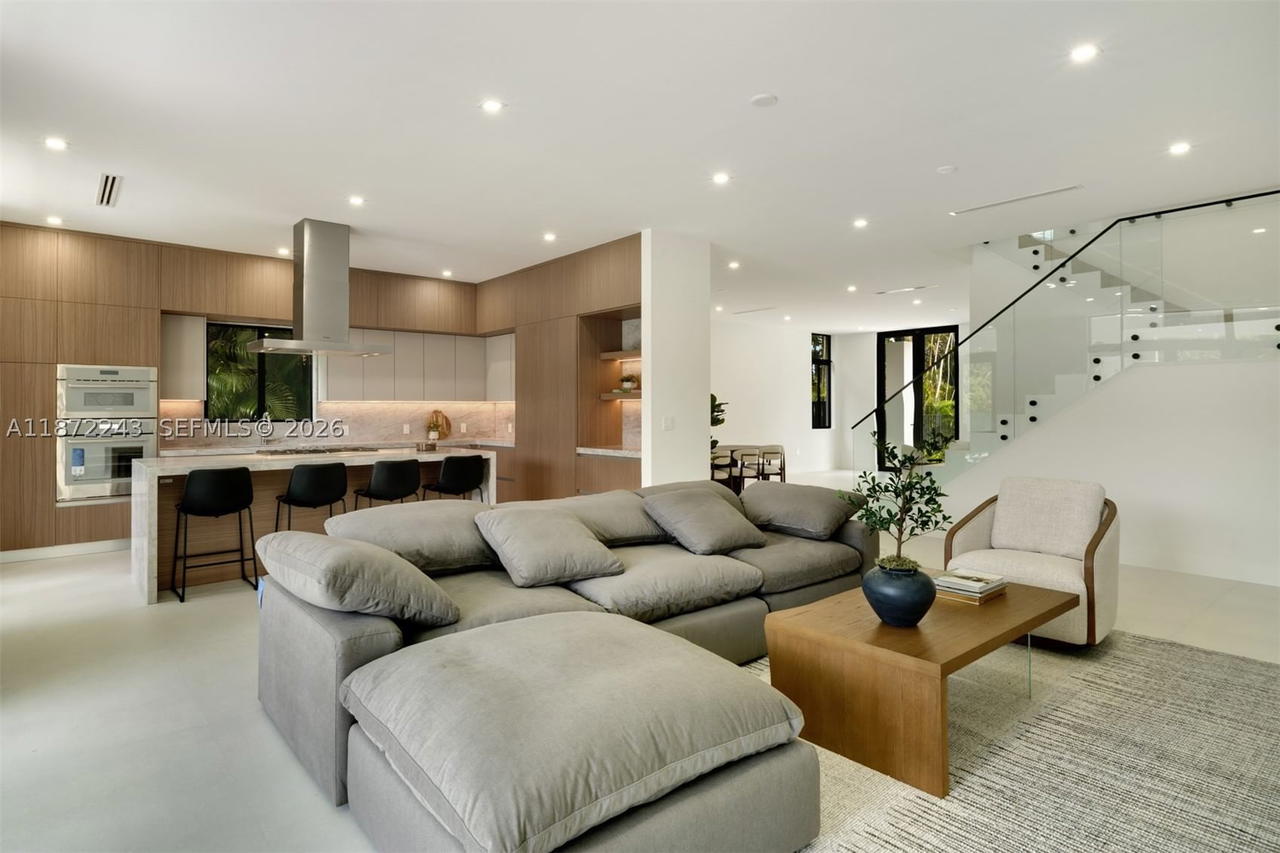 Real estate property located at 8620 112 ST, Miami-dade, N/a, Miami, FL