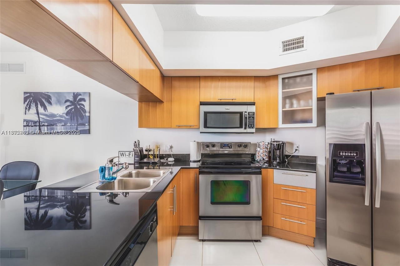 Real estate property located at 1750 Bayshore Dr #2402, Miami-dade, Opera Tower Condo, Miami, FL