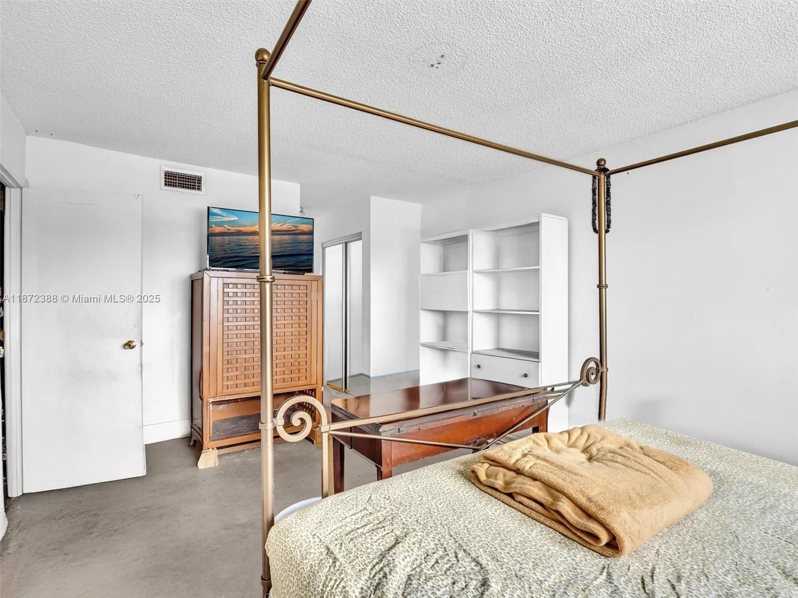 Real estate property located at 445 195th St #431, Miami-dade, Royal Oaks Condo, Miami, FL