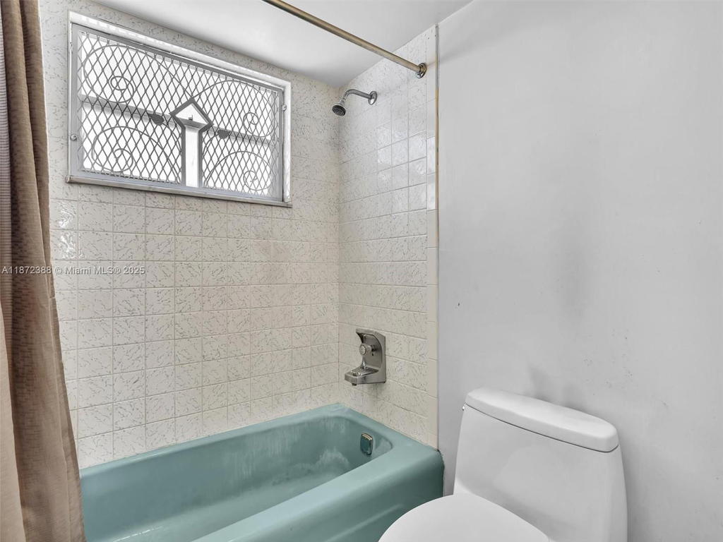 Real estate property located at 445 195th St #431, Miami-dade, Royal Oaks Condo, Miami, FL