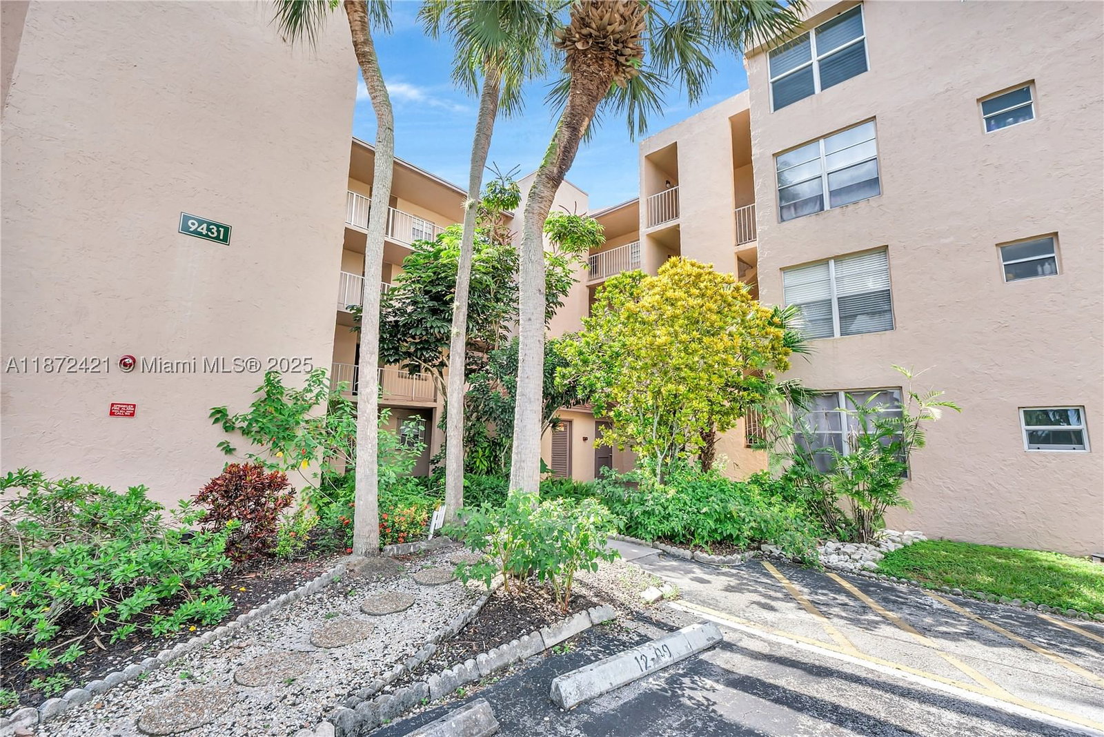 Real estate property located at 9431 Live Oak Pl #205, Broward, Live Oak Condo Twelve, Davie, FL