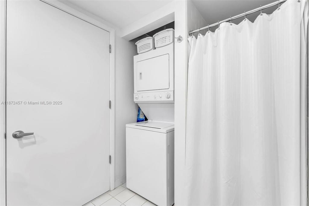 Real estate property located at 690 1st Ct #2710, Miami-dade, Neo Vertika Condo, Miami, FL