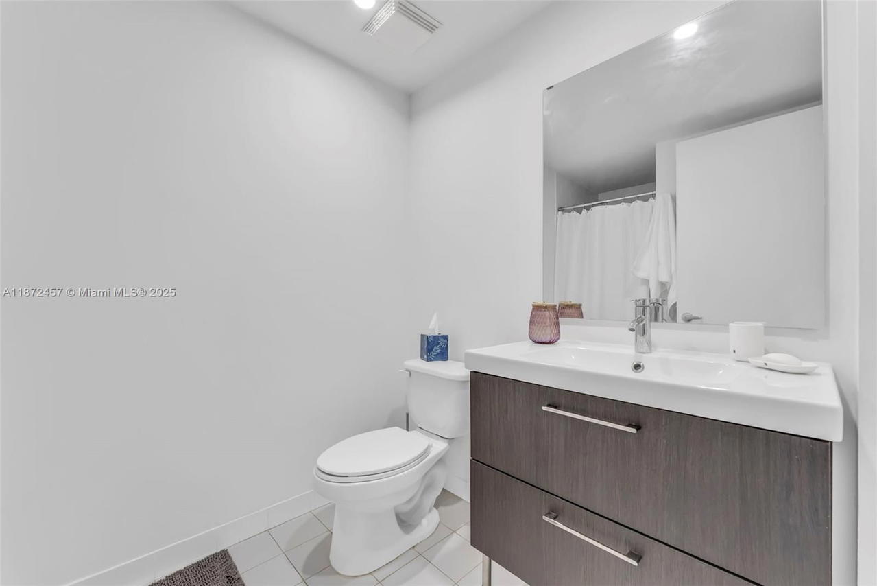 Real estate property located at 690 1st Ct #2710, Miami-dade, Neo Vertika Condo, Miami, FL