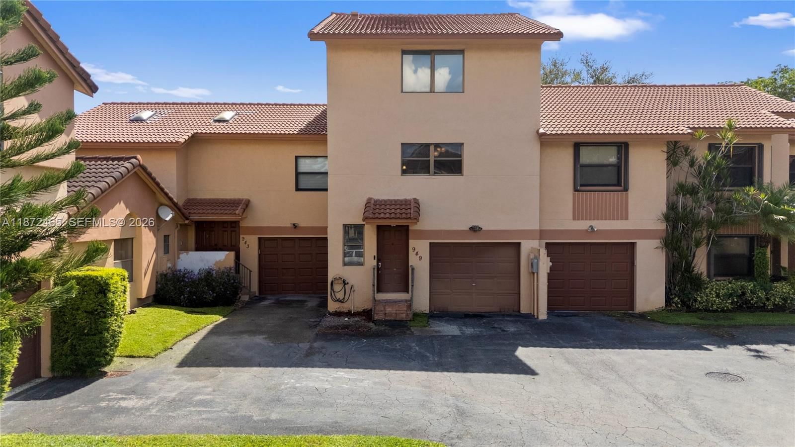 Real estate property located at 949 SW 113th Ter, Broward, Herons Landing, Pembroke Pines, FL