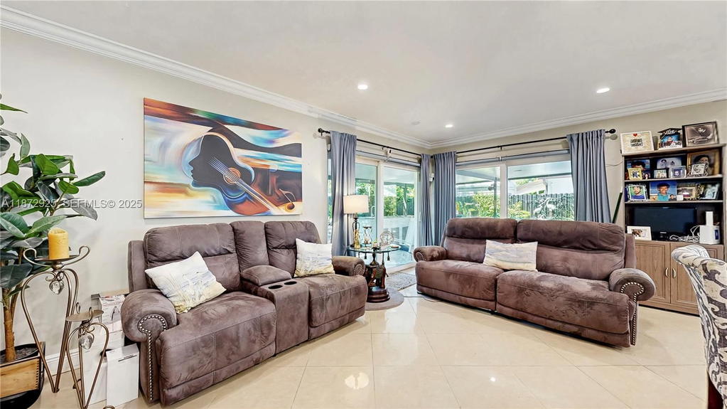 Real estate property located at 982 133rd Ct, Miami-dade, Venezia Homes Estates Ist, Miami, FL
