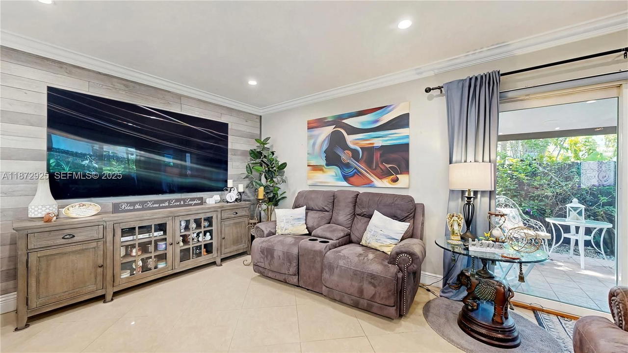 Real estate property located at 982 133rd Ct, Miami-dade, Venezia Homes Estates Ist, Miami, FL