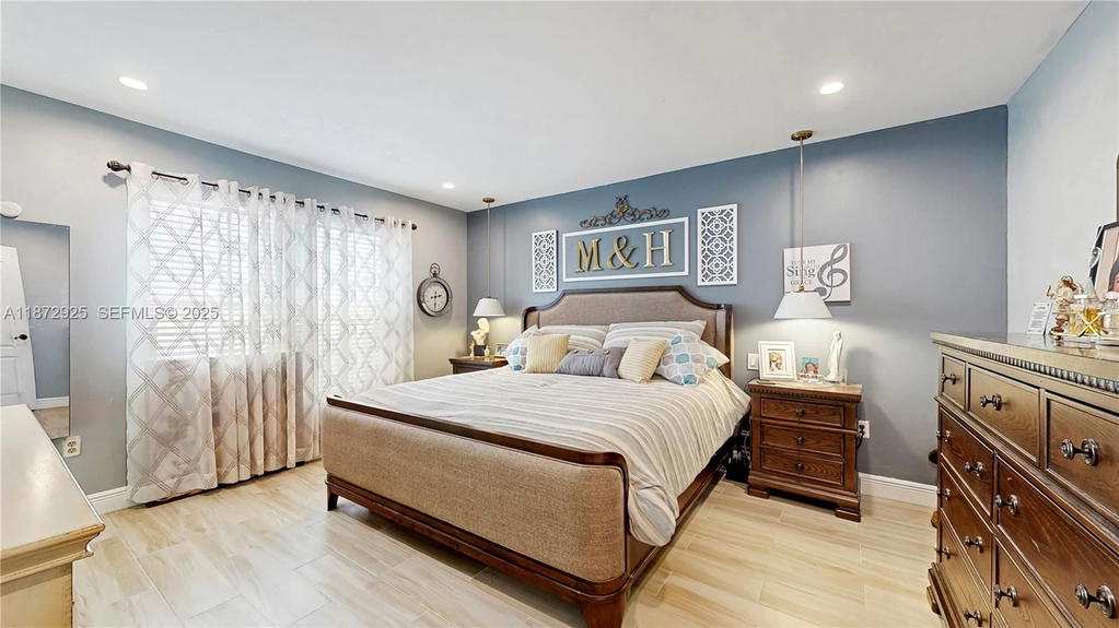 Real estate property located at 982 133rd Ct, Miami-dade, Venezia Homes Estates Ist, Miami, FL