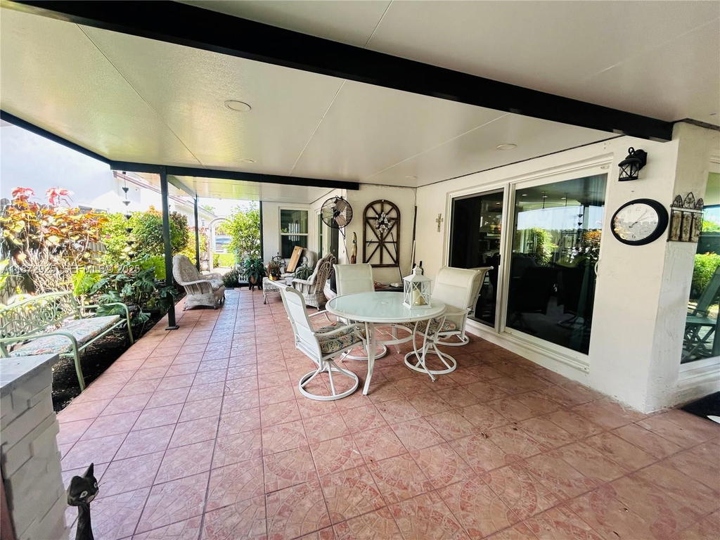 Real estate property located at 982 133rd Ct, Miami-dade, Venezia Homes Estates Ist, Miami, FL