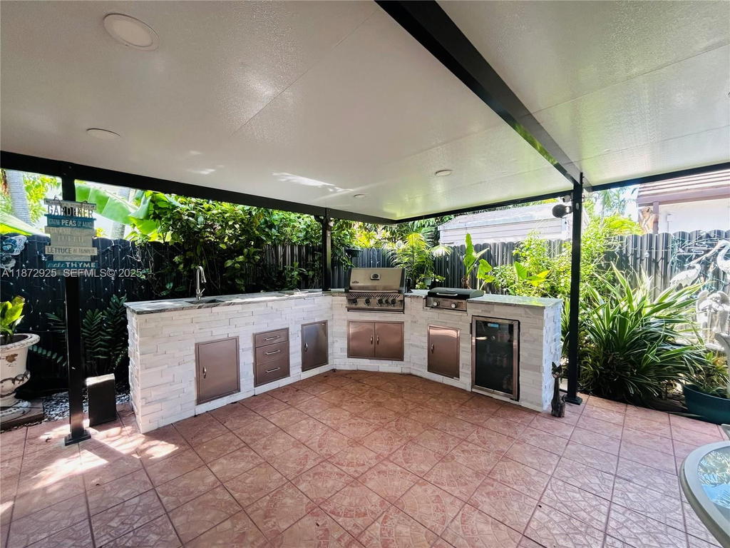 Real estate property located at 982 133rd Ct, Miami-dade, Venezia Homes Estates Ist, Miami, FL