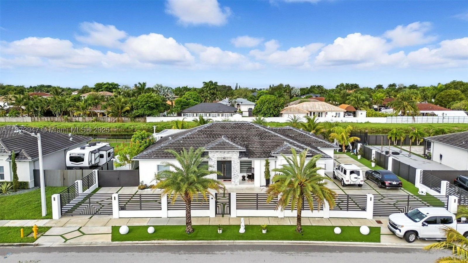 Real estate property located at 19302 132nd Path, Miami-dade, Caple Farms South, Miami, FL