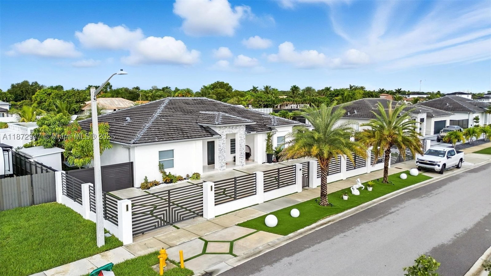 Real estate property located at 19302 132nd Path, Miami-dade, Caple Farms South, Miami, FL