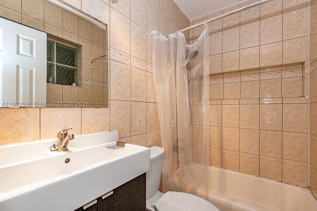 Real estate property located at 21140 26th Ave, Miami-dade, Sunswept Isle, Miami, FL