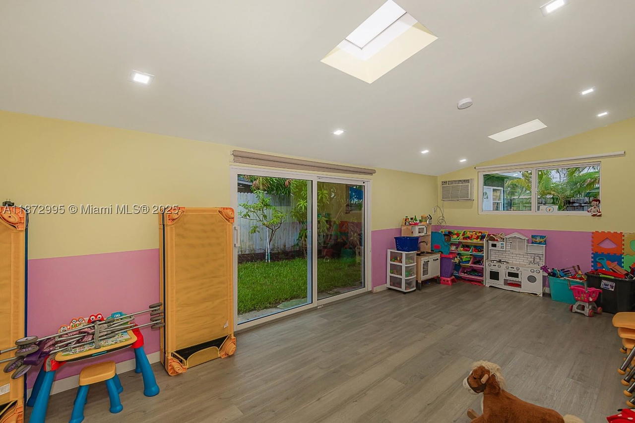 Real estate property located at 21140 26th Ave, Miami-dade, Sunswept Isle, Miami, FL