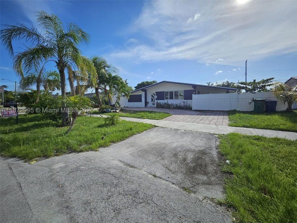 Real estate property located at 21140 26th Ave, Miami-dade, Sunswept Isle, Miami, FL
