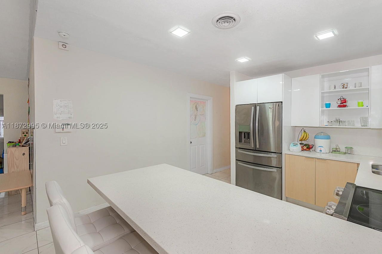 Real estate property located at 21140 26th Ave, Miami-dade, Sunswept Isle, Miami, FL