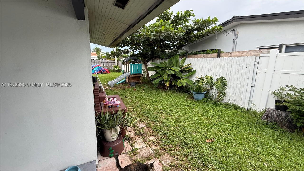 Real estate property located at 21140 26th Ave, Miami-dade, Sunswept Isle, Miami, FL