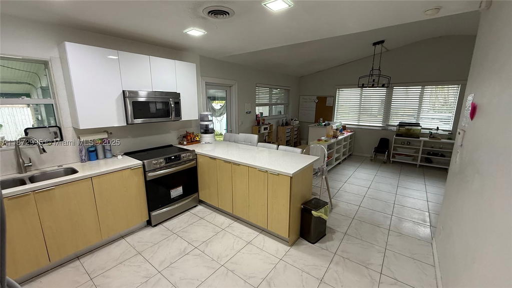 Real estate property located at 21140 26th Ave, Miami-dade, Sunswept Isle, Miami, FL