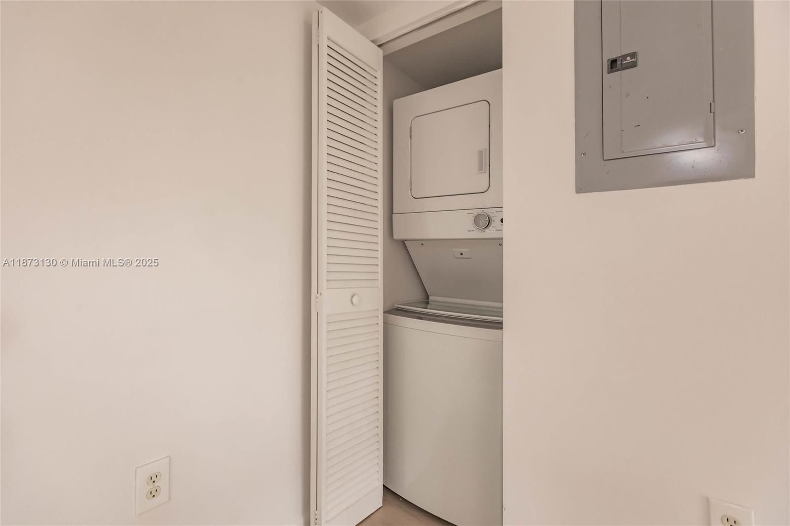 Real estate property located at 7820 102nd Ln, Miami-dade, Dadeland Cove Sec 2, Miami, FL