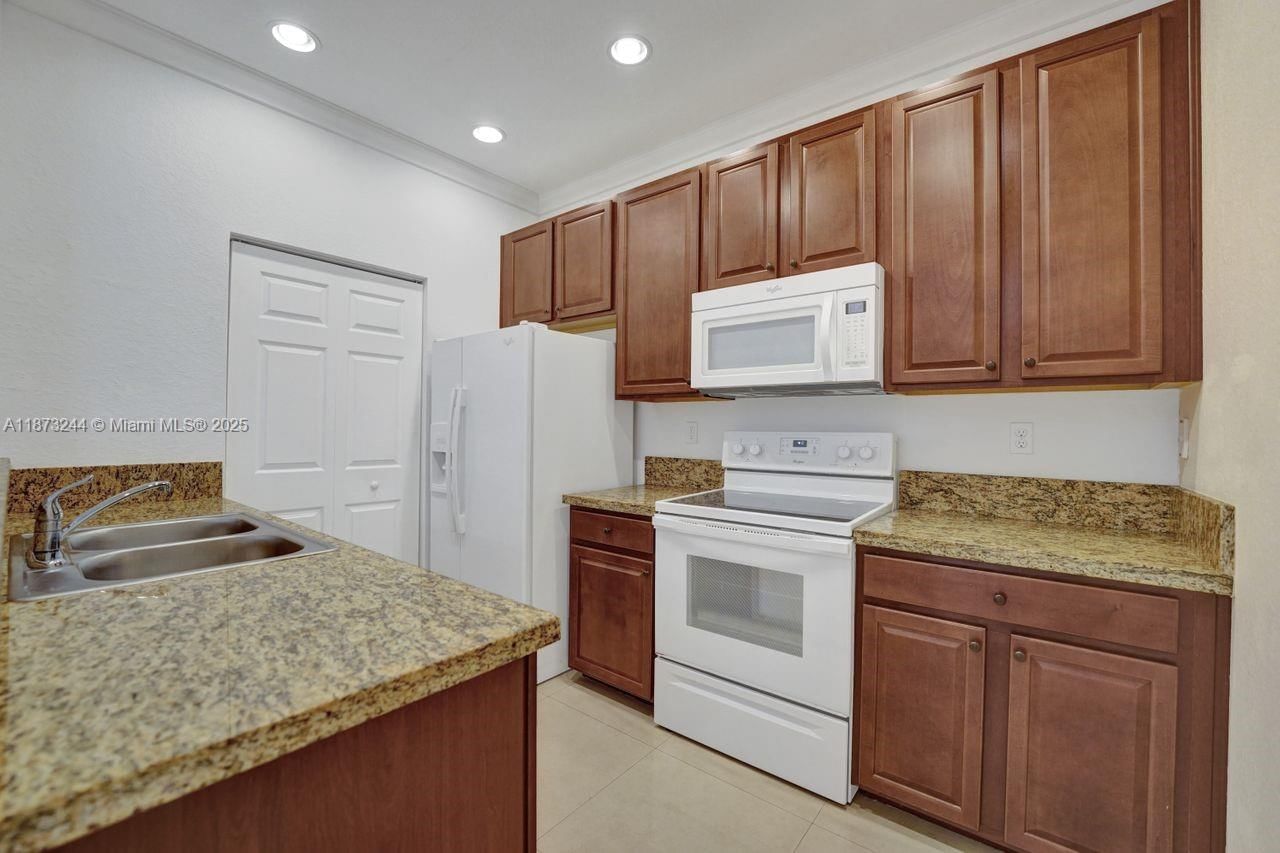 Real estate property located at 1404 147th Ave, Broward, Cobblestone, Pembroke Pines, FL