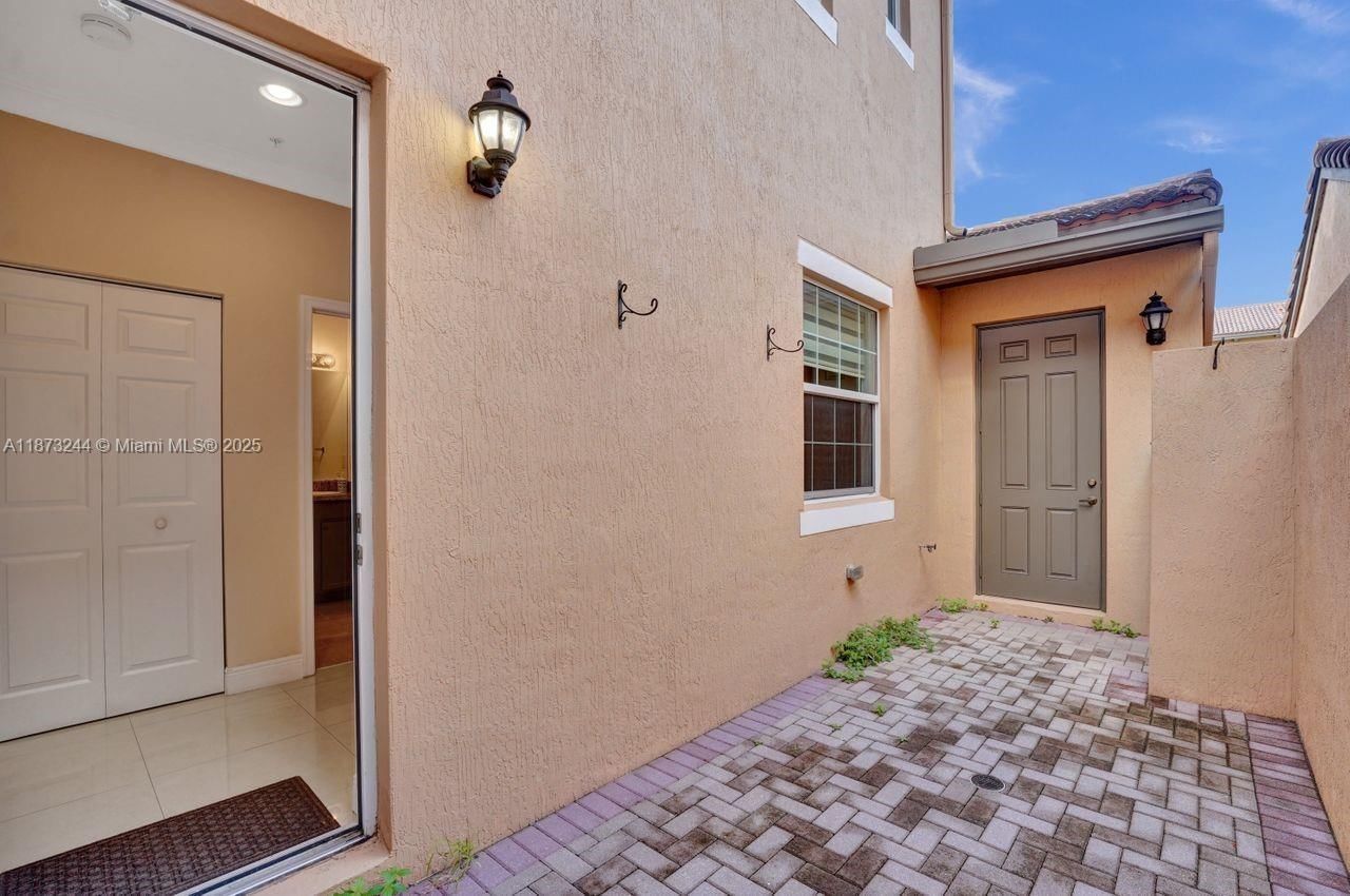 Real estate property located at 1404 147th Ave, Broward, Cobblestone, Pembroke Pines, FL