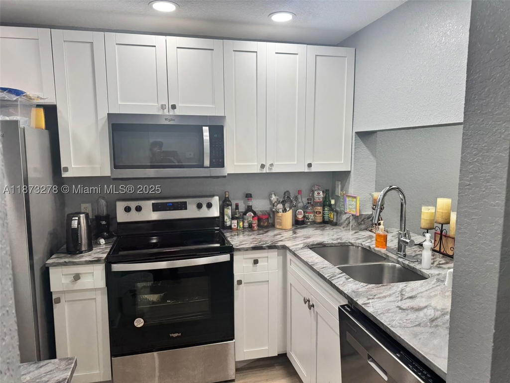 Real estate property located at 10332 Sunrise Lakes Blvd #106, Broward, Sunrise Lakes Phase 4, Sunrise, FL