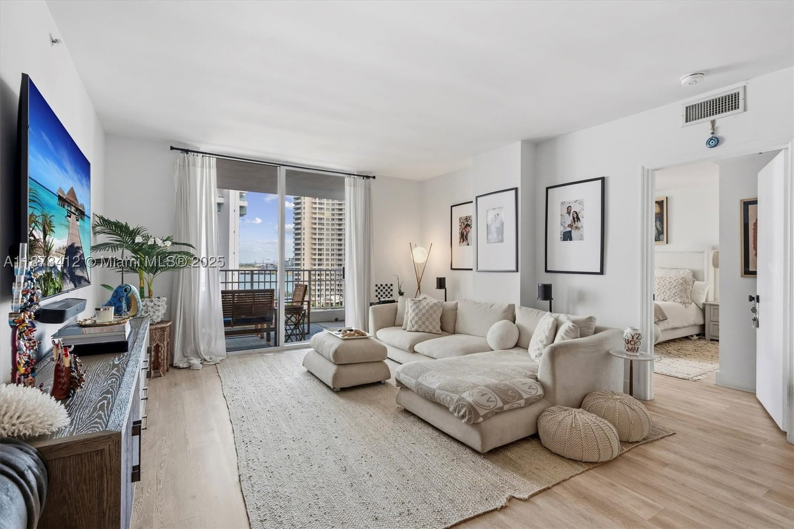 Real estate property located at 701 Brickell Key Blvd #1106, Miami-dade, Courvoisier Courts Condo, Miami, FL
