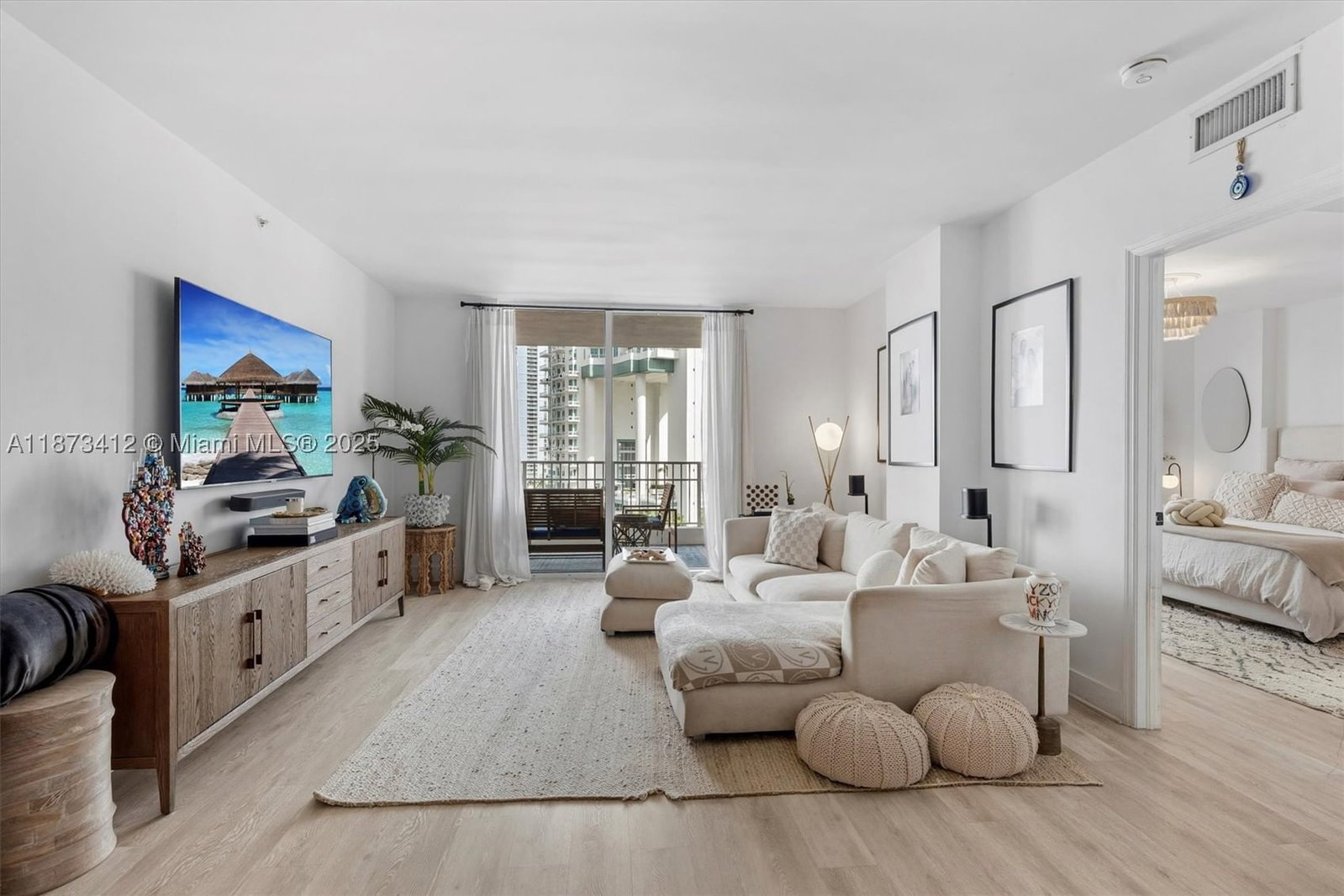 Real estate property located at 701 Brickell Key Blvd #1106, Miami-dade, Courvoisier Courts Condo, Miami, FL