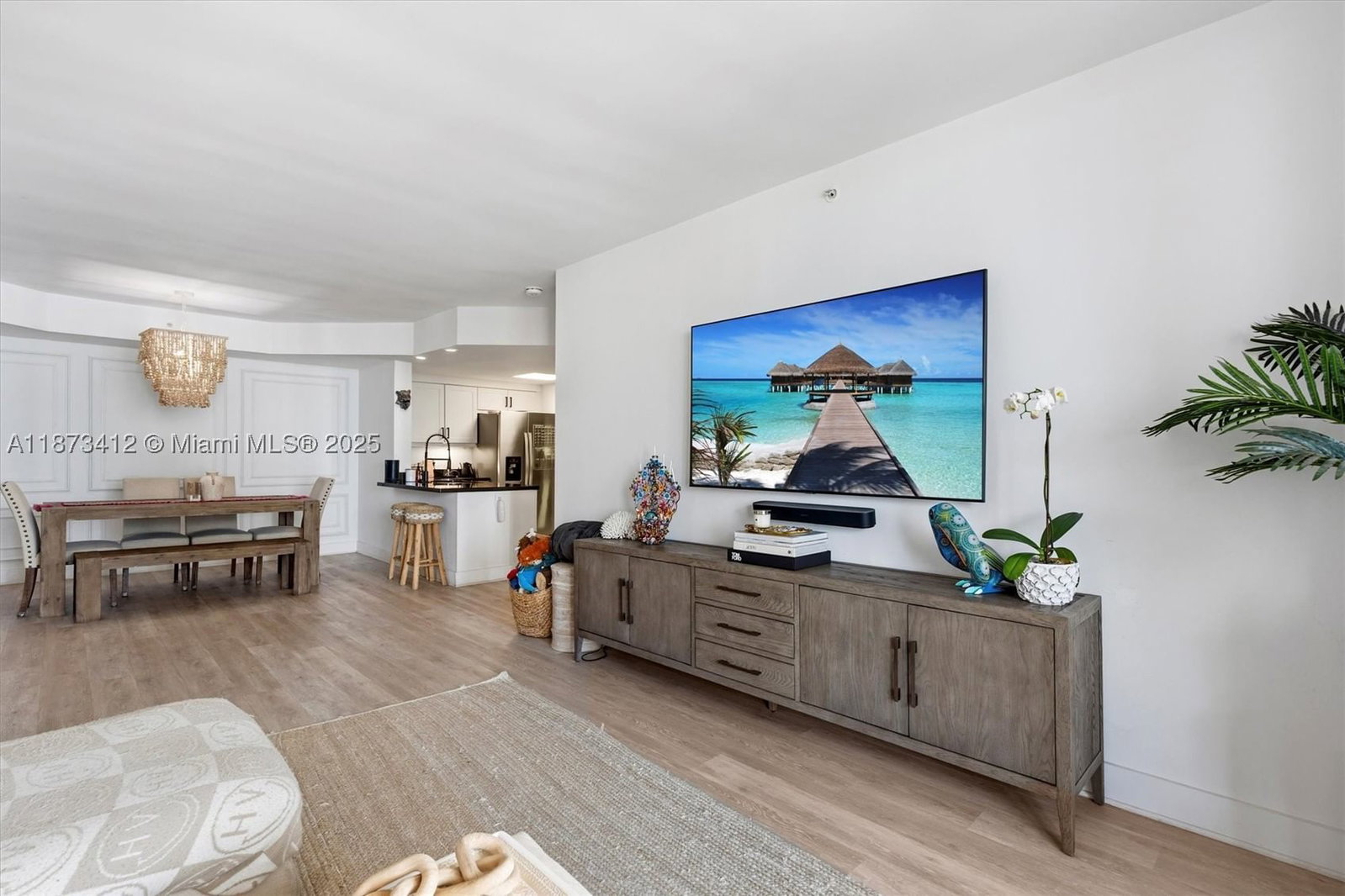 Real estate property located at 701 Brickell Key Blvd #1106, Miami-dade, Courvoisier Courts Condo, Miami, FL