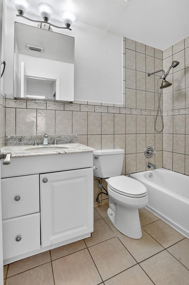 Real estate property located at 9261 49th Pl, Broward, Springtree Lakes, Sunrise, FL