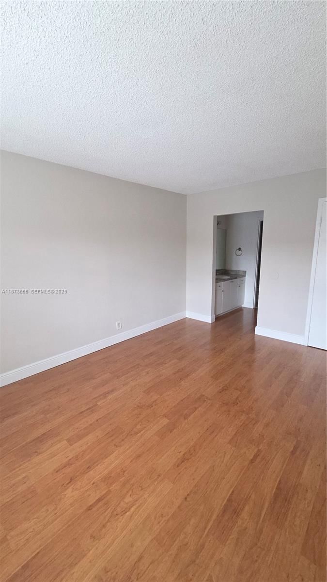 Real estate property located at 5231 Geneva Way #205, Miami-dade, Doral Gardens Ii Condo, Doral, FL