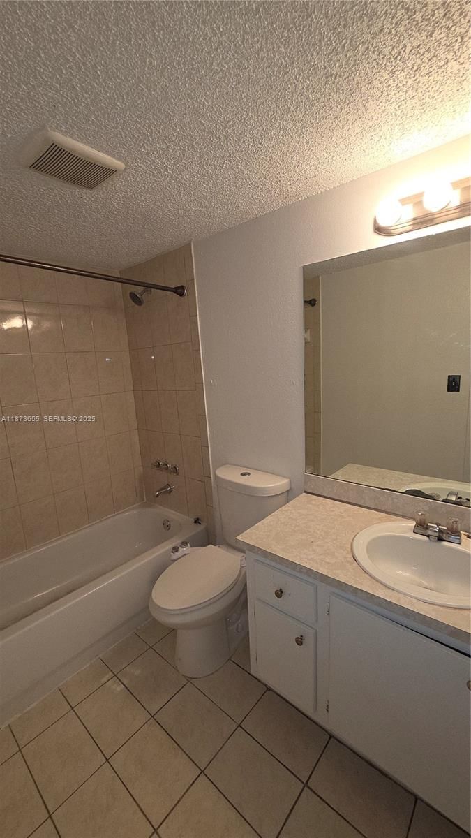 Real estate property located at 5231 Geneva Way #205, Miami-dade, Doral Gardens Ii Condo, Doral, FL