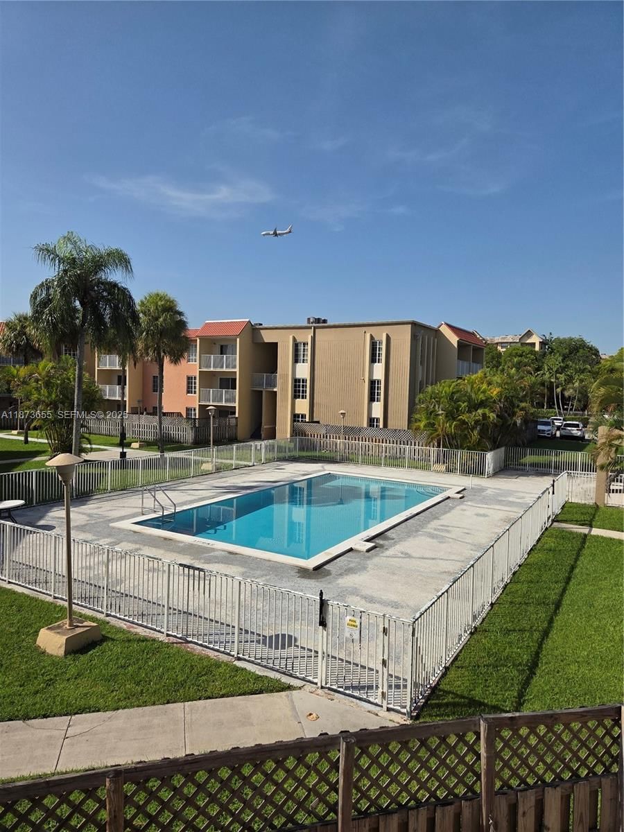Real estate property located at 5231 Geneva Way #205, Miami-dade, Doral Gardens Ii Condo, Doral, FL